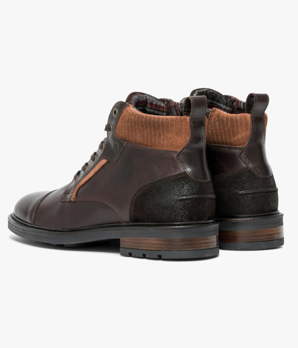 Boots Benjamin Cafe