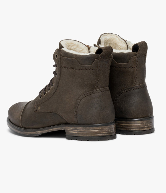 Boots Thomasse Cafe