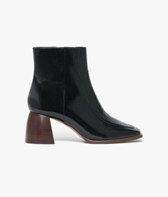 Boots Tea Noir Verni
