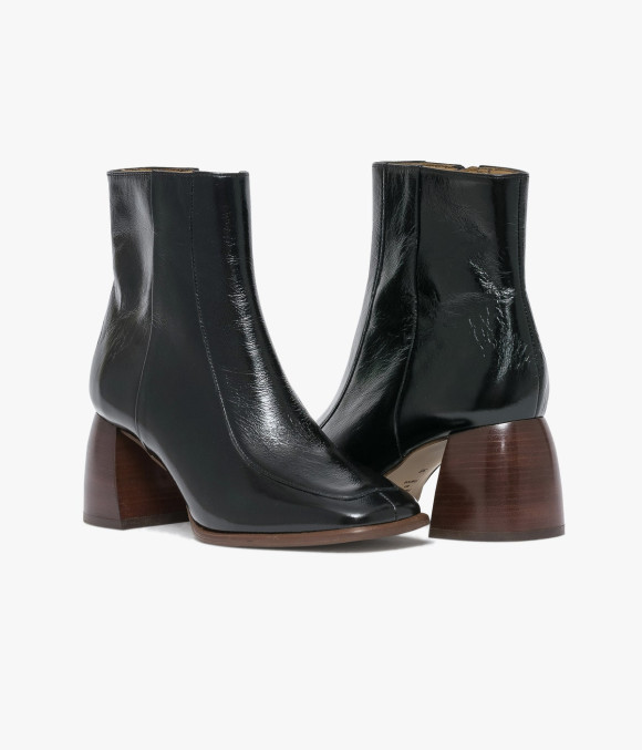 Boots Tea Noir Verni