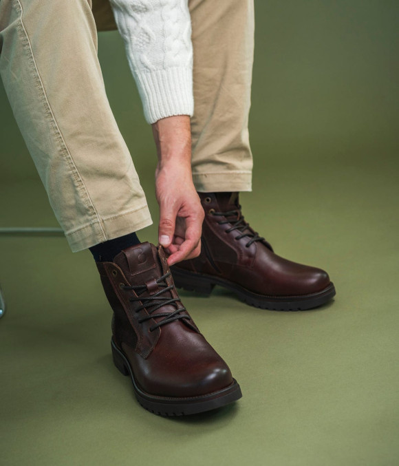 Boots Gibson Cafe